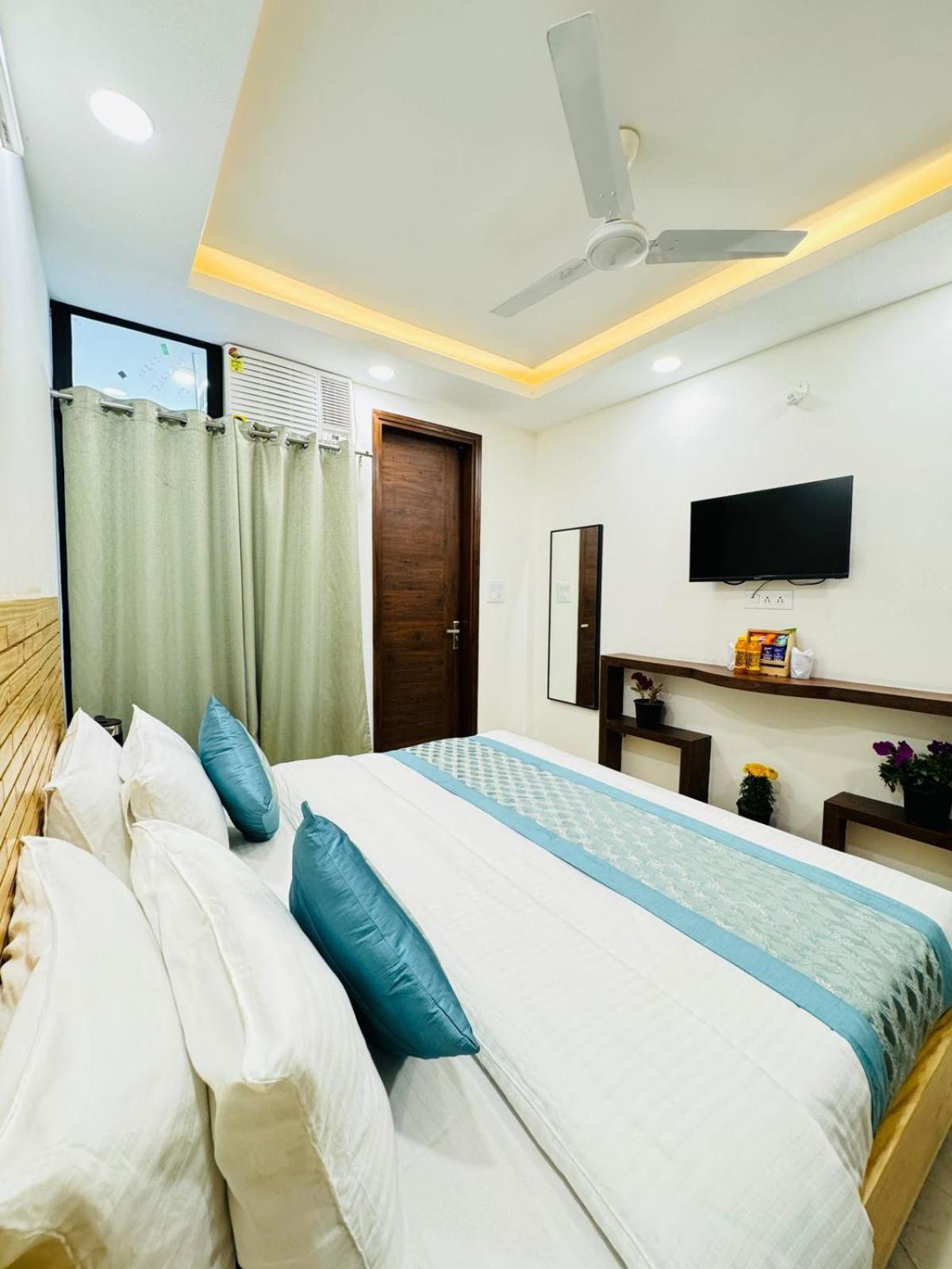 Hotel Ashram View Just 10 Minute Away Form Nizamuddin Railway Station New Delhi Buitenkant foto