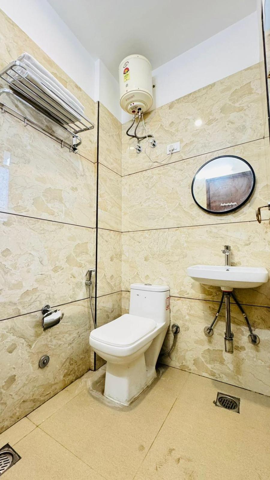 Hotel Ashram View Just 10 Minute Away Form Nizamuddin Railway Station New Delhi Buitenkant foto