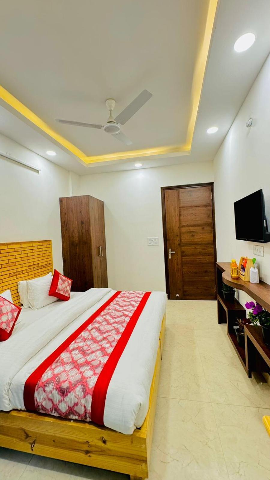 Hotel Ashram View Just 10 Minute Away Form Nizamuddin Railway Station New Delhi Buitenkant foto