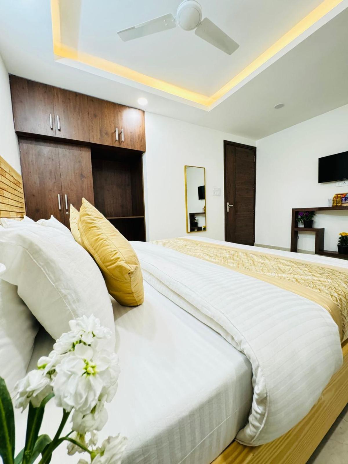 Hotel Ashram View Just 10 Minute Away Form Nizamuddin Railway Station New Delhi Buitenkant foto