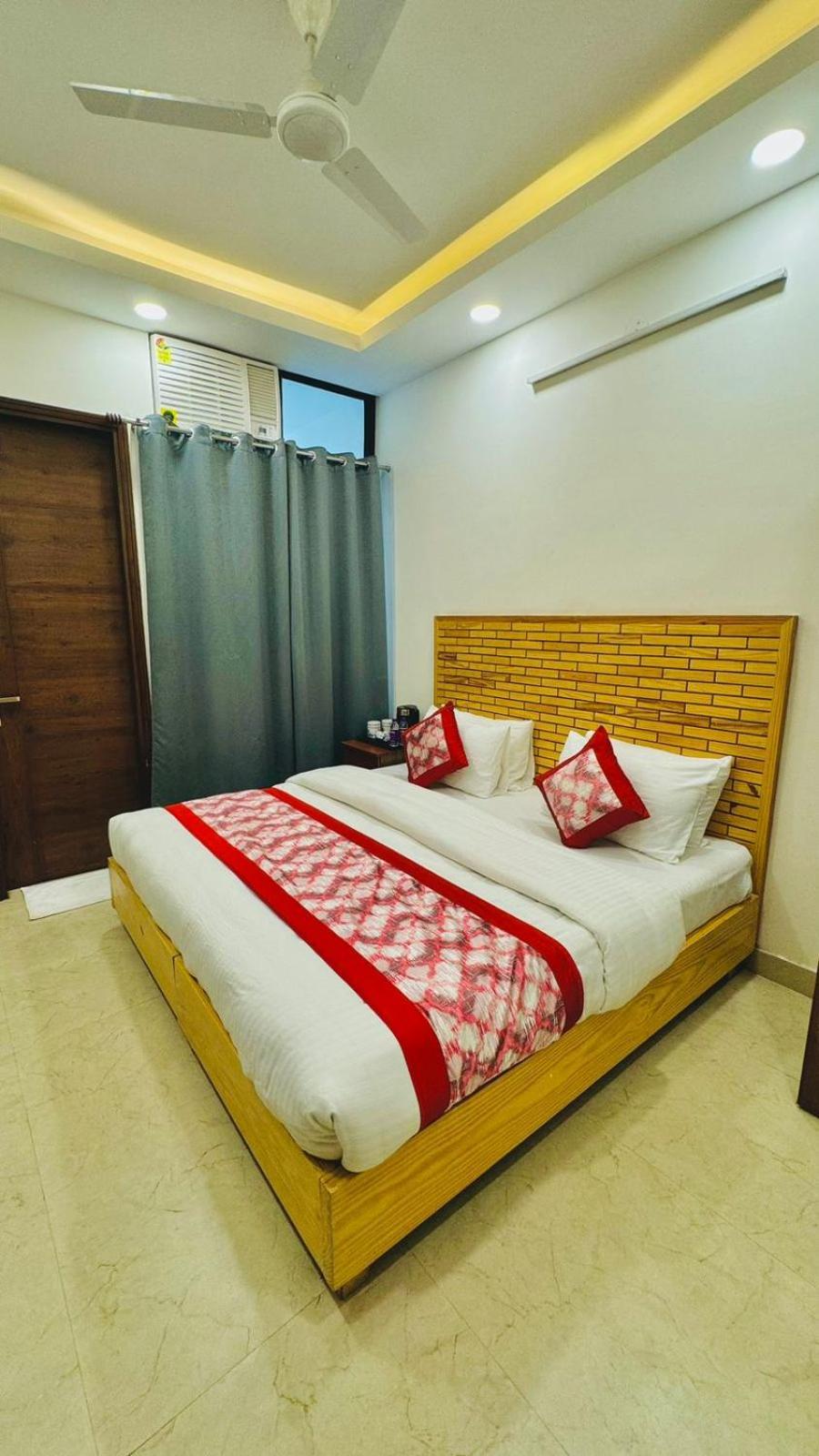 Hotel Ashram View Just 10 Minute Away Form Nizamuddin Railway Station New Delhi Buitenkant foto