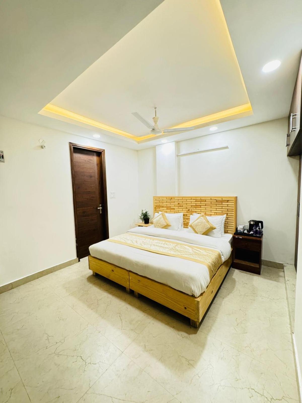 Hotel Ashram View Just 10 Minute Away Form Nizamuddin Railway Station New Delhi Buitenkant foto