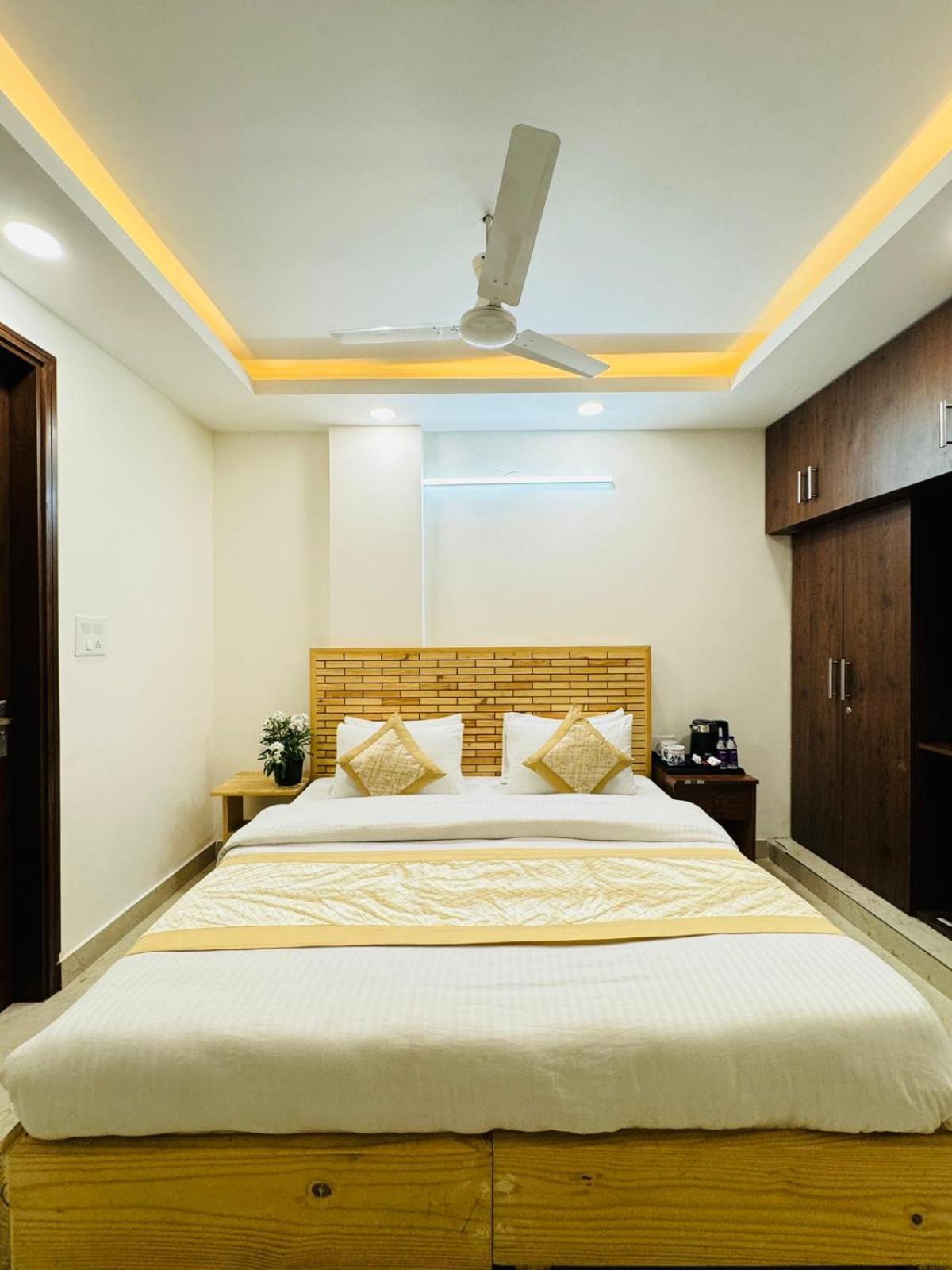 Hotel Ashram View Just 10 Minute Away Form Nizamuddin Railway Station New Delhi Buitenkant foto