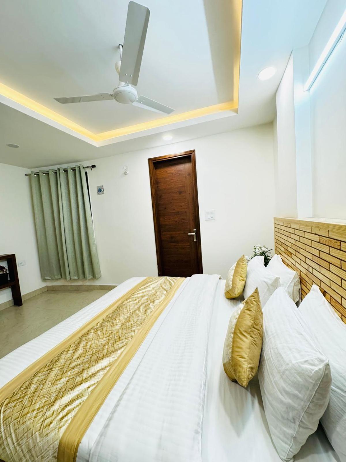 Hotel Ashram View Just 10 Minute Away Form Nizamuddin Railway Station New Delhi Buitenkant foto