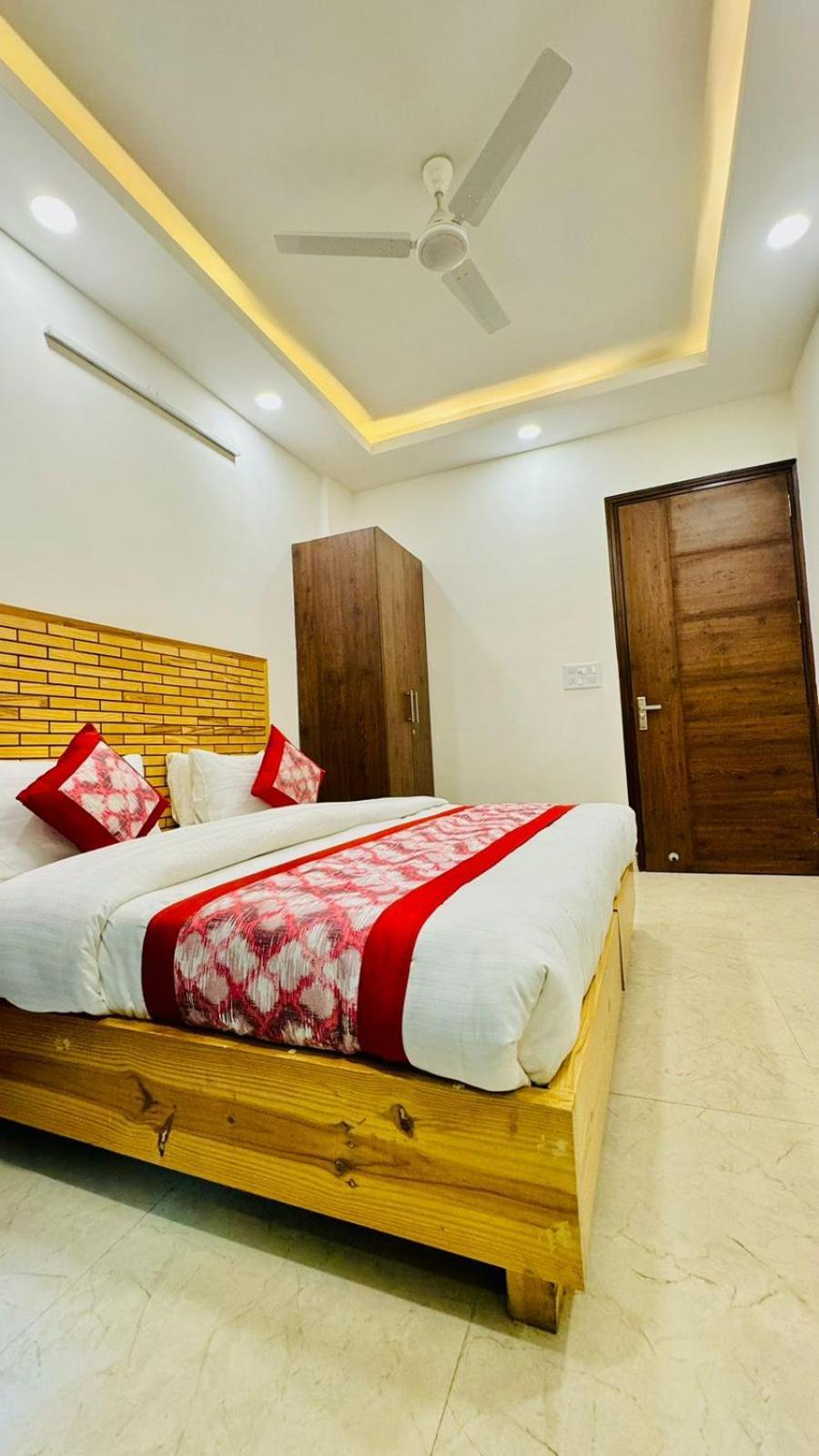 Hotel Ashram View Just 10 Minute Away Form Nizamuddin Railway Station New Delhi Buitenkant foto